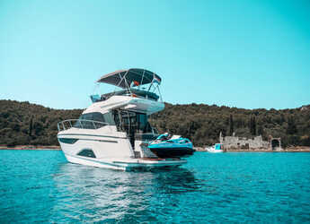 Chartern Sie motorboot in Marina Drage - Bavaria R40 FLY