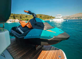 Chartern Sie motorboot in Marina Drage - Bavaria R40 FLY