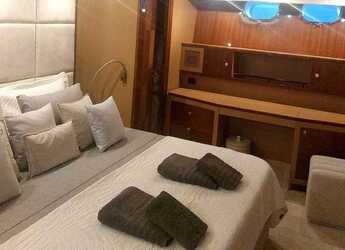 Chartern Sie yacht in Agios Kosmas Marina - San Lorenzo SL 82