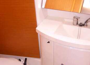 Rent a sailboat in Volos - Sun Odyssey 42DS