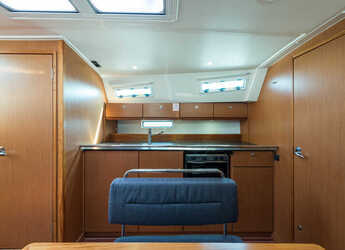 Rent a sailboat in Kavala - Marina Perigialiou - Bavaria 40 Cruiser