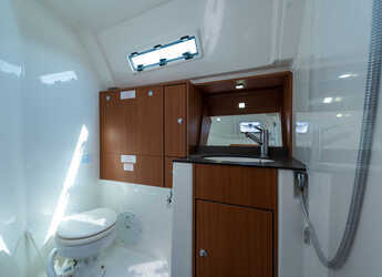 Rent a sailboat in Kavala - Marina Perigialiou - Bavaria 40 Cruiser