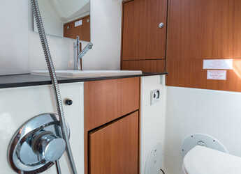 Rent a sailboat in Kavala - Marina Perigialiou - Bavaria 40 Cruiser