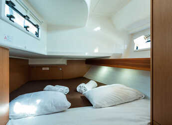 Rent a sailboat in Kavala - Marina Perigialiou - Bavaria 40 Cruiser