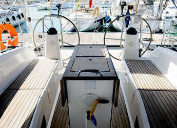 Rent a sailboat in Kavala - Marina Perigialiou - Bavaria 40 Cruiser