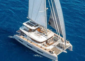 Rent a catamaran in Porto Davide - Lagoon 60