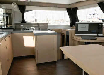 Alquilar catamarán en Porto Montenegro - Astréa 42