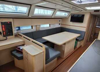 Alquilar velero en Marina San Miguel - D&D Kufner54.Univerzum (AC+Gen+Solar)