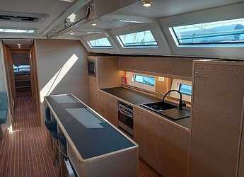 Alquilar velero en Marina San Miguel - D&D Kufner54.Univerzum (AC+Gen+Solar)