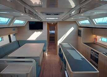 Alquilar velero en Marina San Miguel - D&D Kufner54.Univerzum (AC+Gen+Solar)