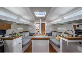 Alquilar velero en Mikrolimano Port - First 36