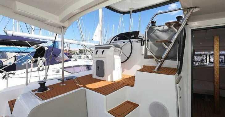 Rent a catamaran in Marina Hramina - Lagoon 42 - 4 + 2 cab.