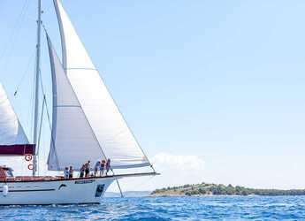 Rent a schooner in Sumpetar - Gulet Morning Star