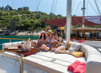 Rent a schooner in Sumpetar - Gulet Altair