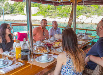 Rent a schooner in Sumpetar - Gulet Altair