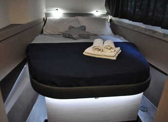 Alquilar catamarán en Marina Delta Kallithea - Astréa 42