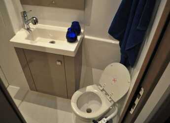 Alquilar catamarán en Marina Delta Kallithea - Astréa 42