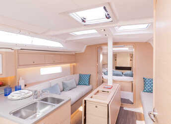 Rent a sailboat in Agana Marina - Sunsail 37.3 (Premium Plus)