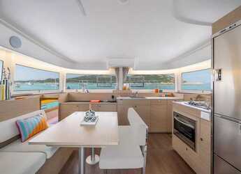 Chartern Sie katamaran in Cala dei Sardi - Lagoon 38 - 3cab