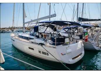 Rent a sailboat in Porto di Tropea - Sun Odyssey 519 "Kalos