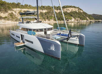 Rent a catamaran in Marina Bonifacio - Lagoon SEVENTY 7 - 4 double cabins