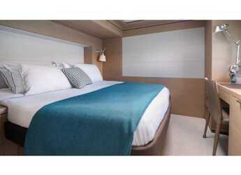 Rent a catamaran in Port of Mahe - Lagoon Seventy 7