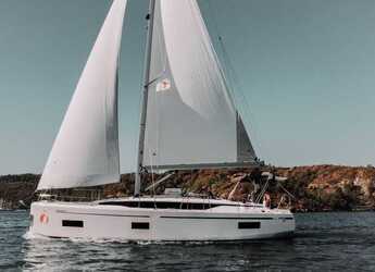 Rent a sailboat in Yes marina - Bavaria C38