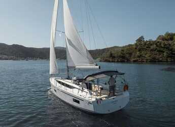 Rent a sailboat in Yes marina - Bavaria C38