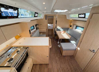 Rent a sailboat in Yes marina - Bavaria C38