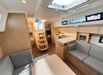 Rent a sailboat in Yes marina - Bavaria C38