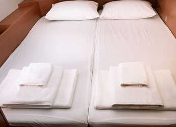 Louer voilier à Yes marina - Bavaria C42