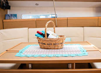 Chartern Sie segelboot in Nikiana Marina - Sun Odyssey 42DS