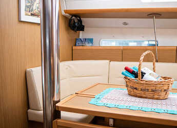 Chartern Sie segelboot in Nikiana Marina - Sun Odyssey 42DS