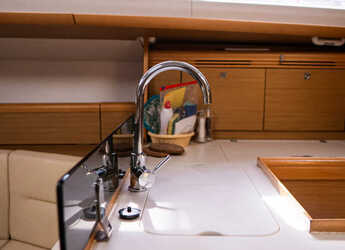 Chartern Sie segelboot in Nikiana Marina - Sun Odyssey 42DS