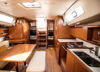 Rent a sailboat in Ormos Panagias - Oceanis 43