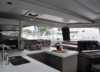 Alquilar catamarán en Marina Delta Kallithea - Astréa 42