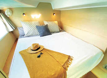 Rent a catamaran in Marina Ibiza - Lagoon 380