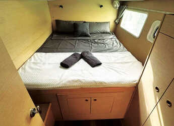 Rent a catamaran in Marina Ibiza - Lagoon 380