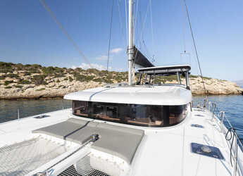 Rent a catamaran in Alimos Marina - Lagoon 42