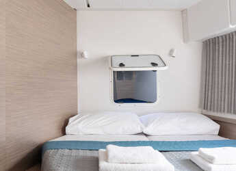 Rent a catamaran in Alimos Marina - Lagoon 42