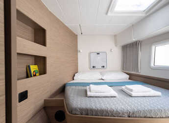 Rent a catamaran in Alimos Marina - Lagoon 42