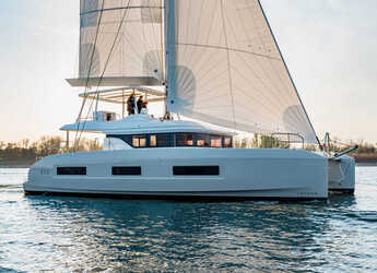 Rent a catamaran in Lefkas Marina - Lagoon 55