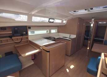 Rent a sailboat in Marina Cala de Medici - Sun Odyssey 440 - 4 cabine - 2 bagni