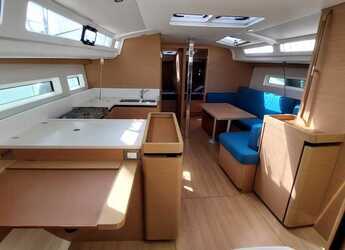 Rent a sailboat in Marina Cala de Medici - Sun Odyssey 440 - 4 cabine - 2 bagni