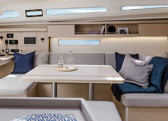 Chartern Sie segelboot in Marina di San Vicenzo - Oceanis 40.1