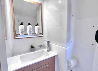 Chartern Sie katamaran in Maya Cove, Hodges Creek Marina - Bali Catspace OW