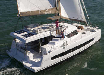 Alquilar catamarán en Porto Olbia - Bali Catspace