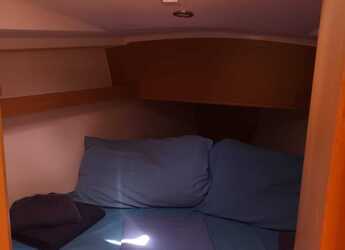 Rent a sailboat in Marina di Portorosa - Sun Odyssey 319 - 2 cab.