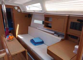 Rent a sailboat in Marina di Portorosa - Sun Odyssey 319 - 2 cab.
