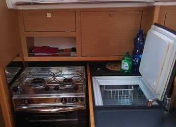 Rent a sailboat in Marina di Portorosa - Sun Odyssey 319 - 2 cab.